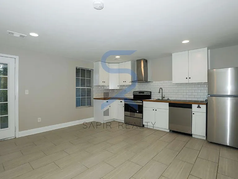 6581 Wellington Sq #B — Photo 2