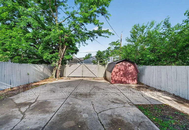 210 N Keystone Ave — Photo 33
