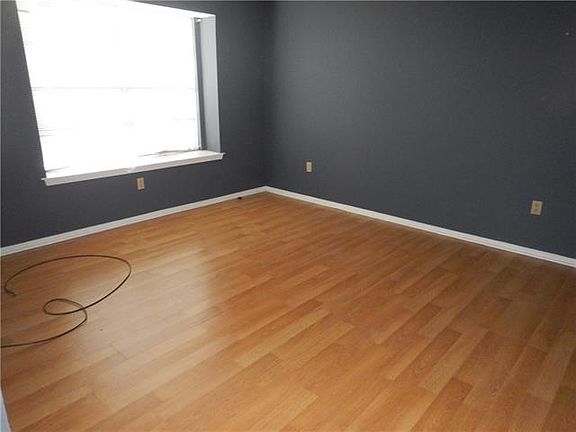 4th image of 2944 Manhattan Blvd Unit 204