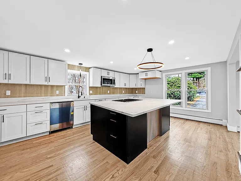 21 Burlington Rd — Photo 5