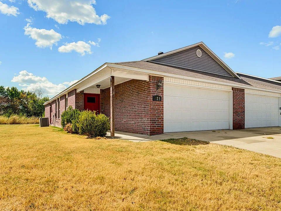 225 N Marietta Way