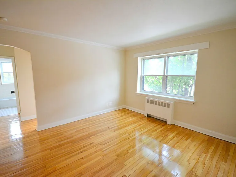 385 Besserer St — Photo 10