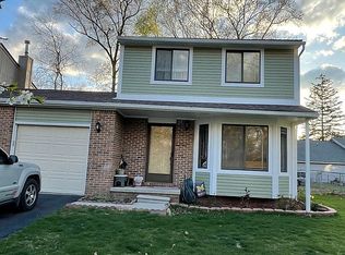 849 Woods Ct, Walled Lake, MI 48390