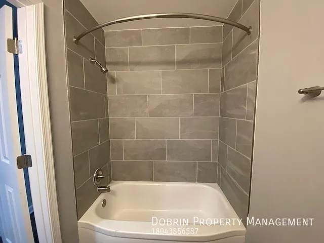 1821 Thomas St — Photo 9