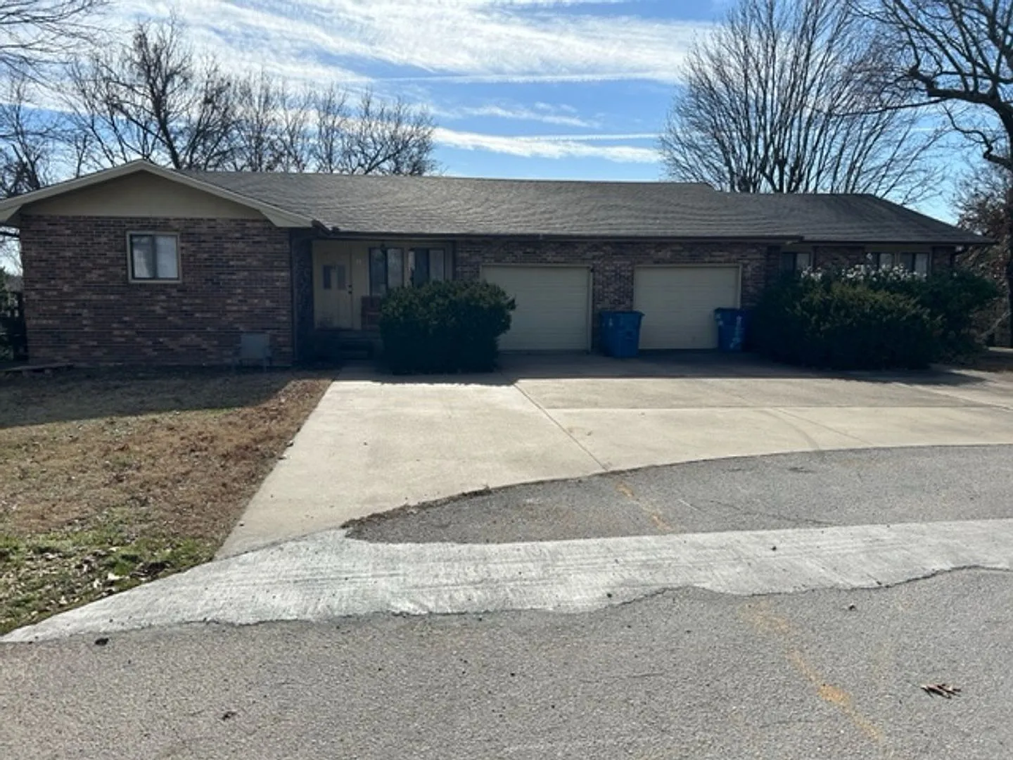 3 Bedroom 2 Bath Apartment For Lease In Carl Junction-$995.00 Rent-$995.00 Deposit — Photo 1