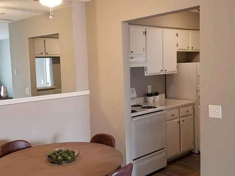 Almonte Apartments — Photo 21