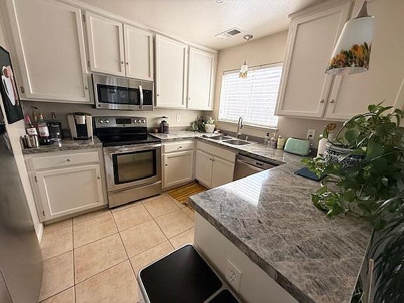 4th image of 2924 Merle Ave