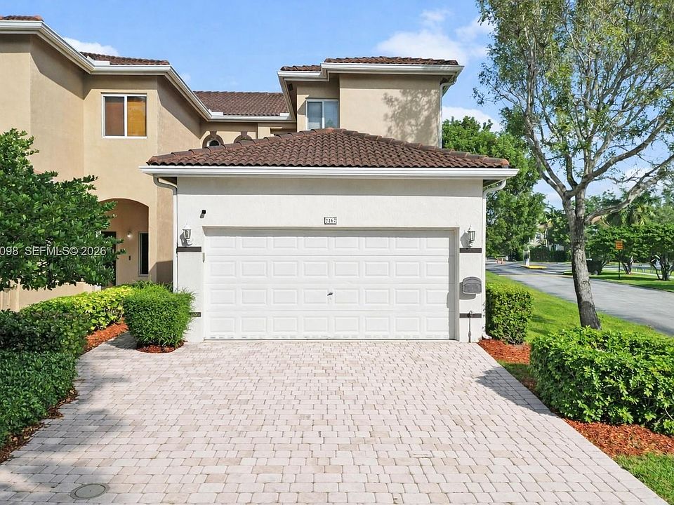 1st image of 2467 SE 19th St