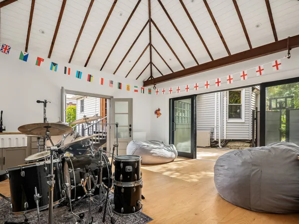 51 Dekoven Court image 28 of 31