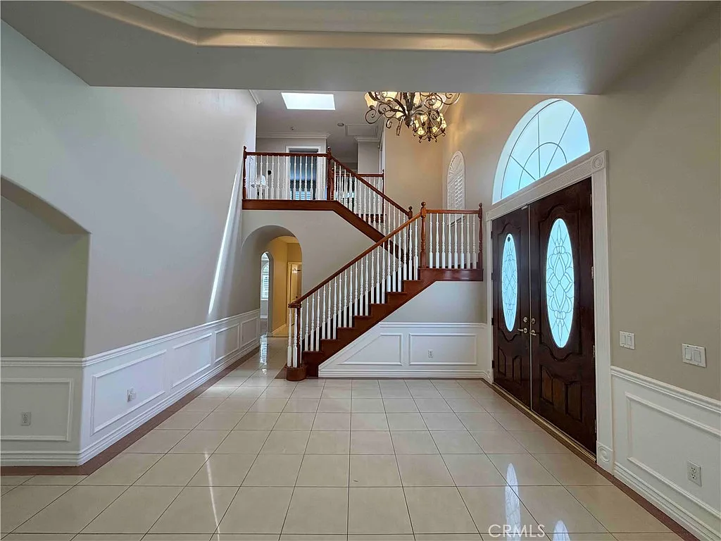 4 bed, 2417 sqft, $5,950 — Photo 4