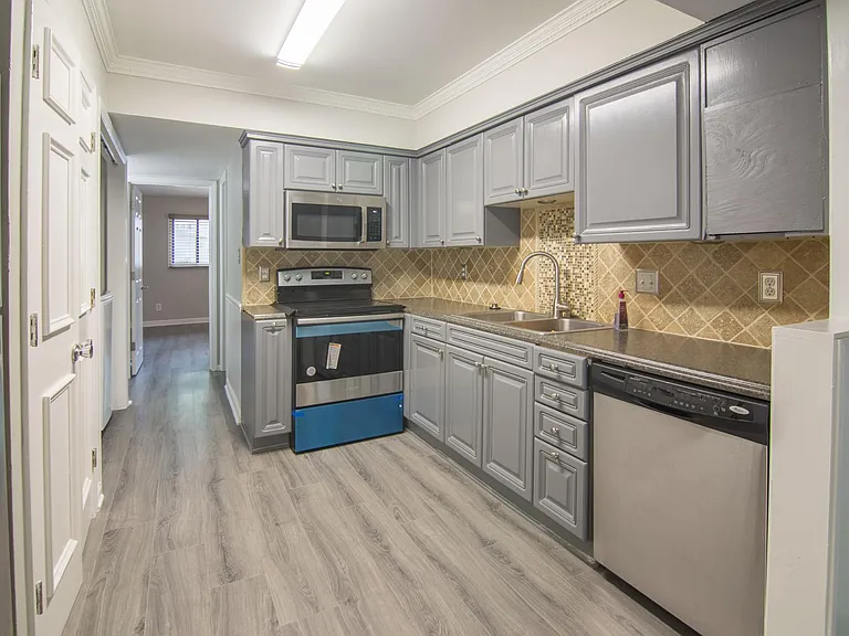 7908 Horse Chestnut Ln #7908 — Photo 8