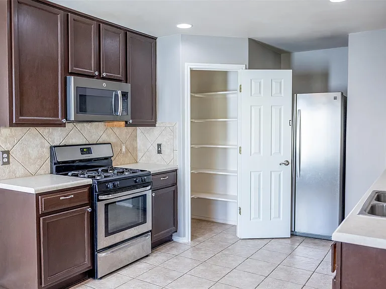 3931 Bonnie Ln — Photo 6