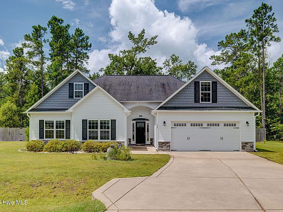 2nd image of 467 W Huckleberry Way