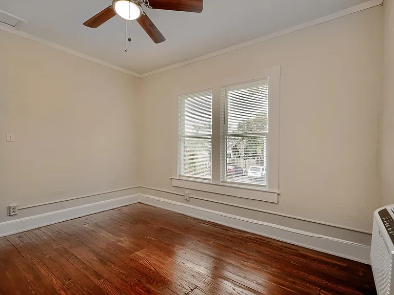711 Penn St #B — Photo 16