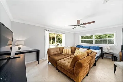527 E Causeway Blvd — Photo 13
