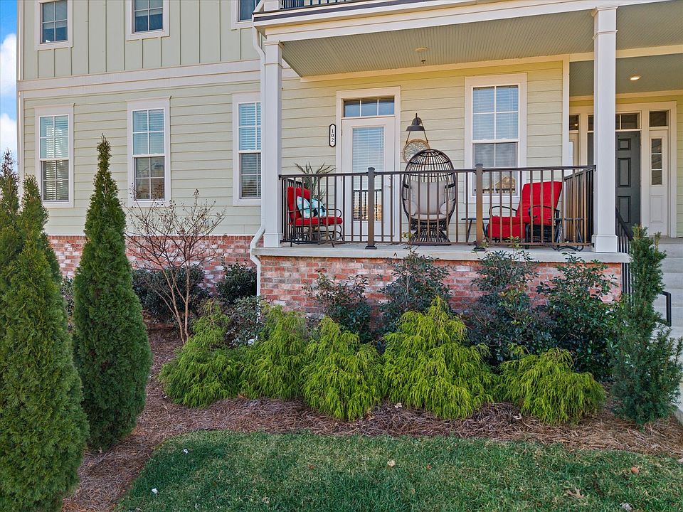 1st image of 836 Goswell Dr #102