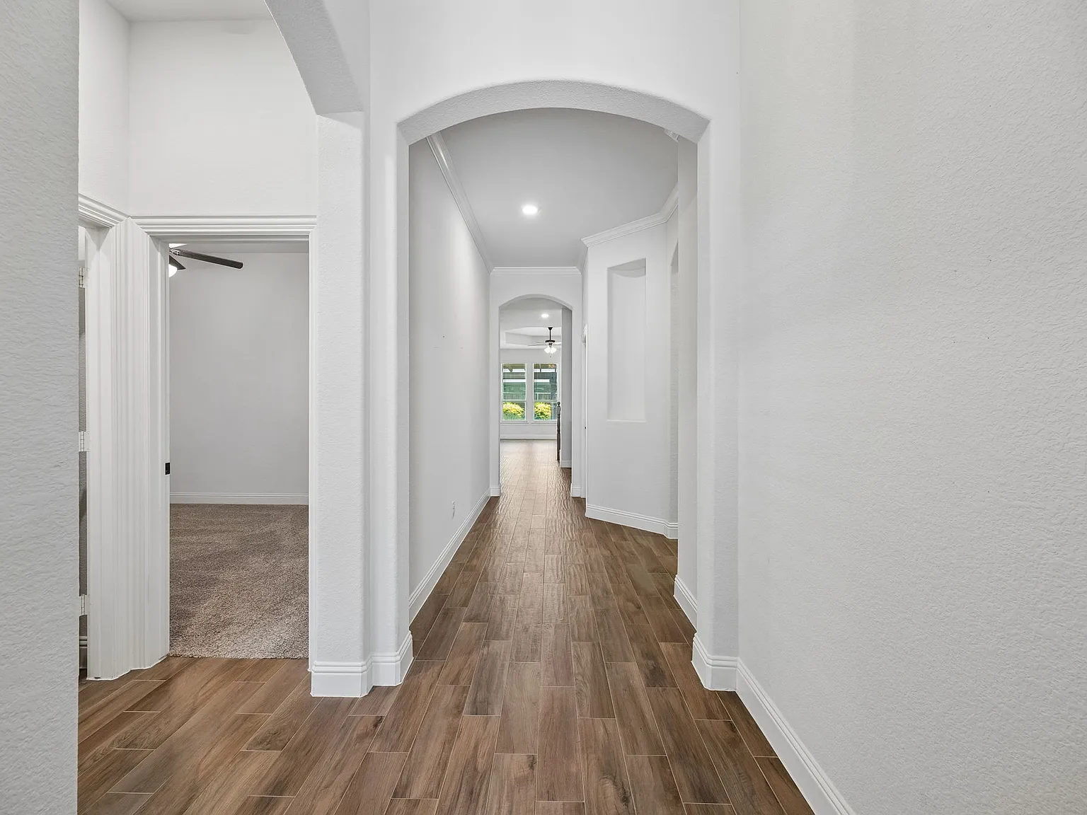 4 bed, 2509 sqft, $3,300 — Photo 4