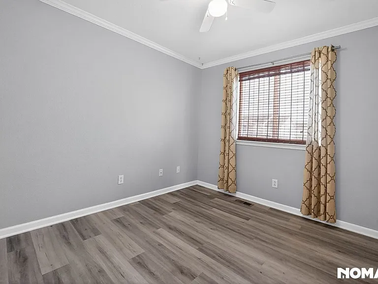 454 E 77th Pl — Photo 21
