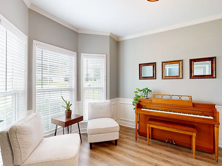 2259 Dewey Dr — Photo 11