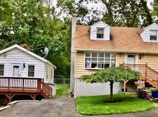 20 Harvard Trl, Hopatcong, NJ 07843