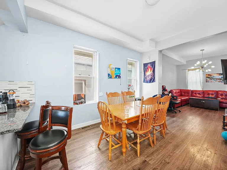 1307 S Ashland Ave — Photo 5