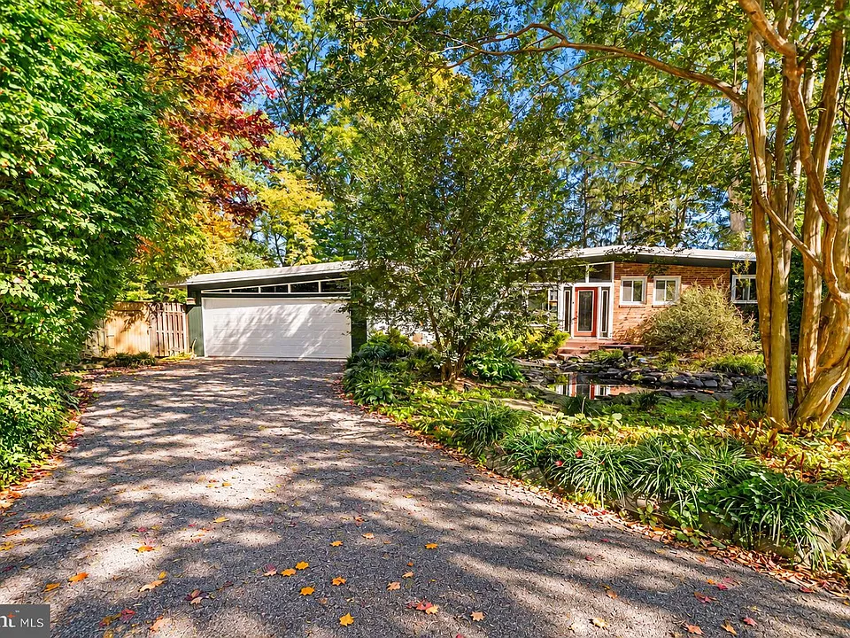 3320 Grass Hill Ter