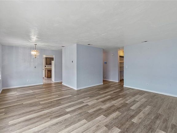 3rd image of 1257 Gladiola Cres