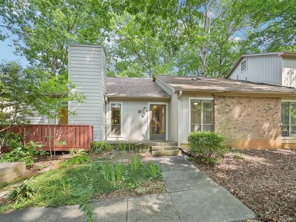 124 Twin Oaks Pl, Cary, NC 27511