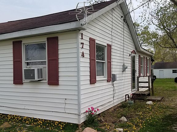 3rd image of 174 Center St