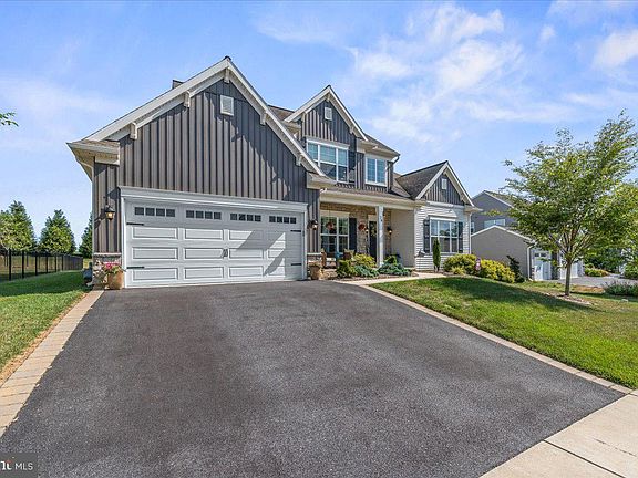 2nd image of 39 Blue Jay Way