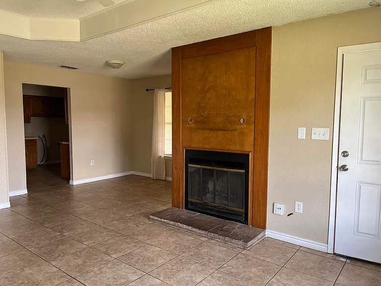 2705 Boulder Dr — Photo 2