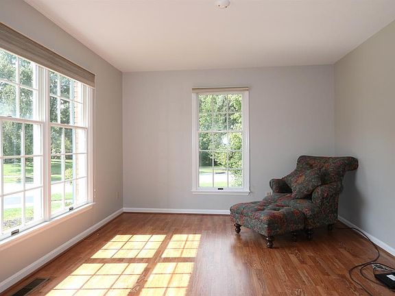 5th image of 1230 E Eastman Ln