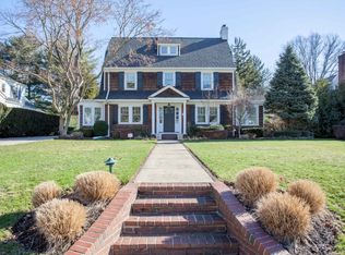 89 Magnolia Ave, Garden City, NY 11530