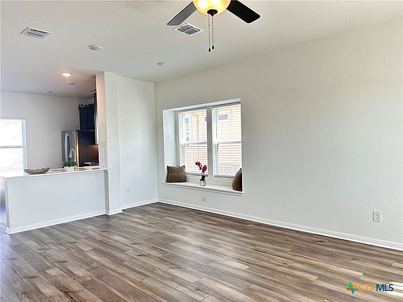 3rd image of 124 Rollingwood Dr