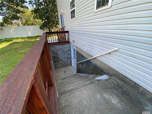 4th image of 95 Irving St