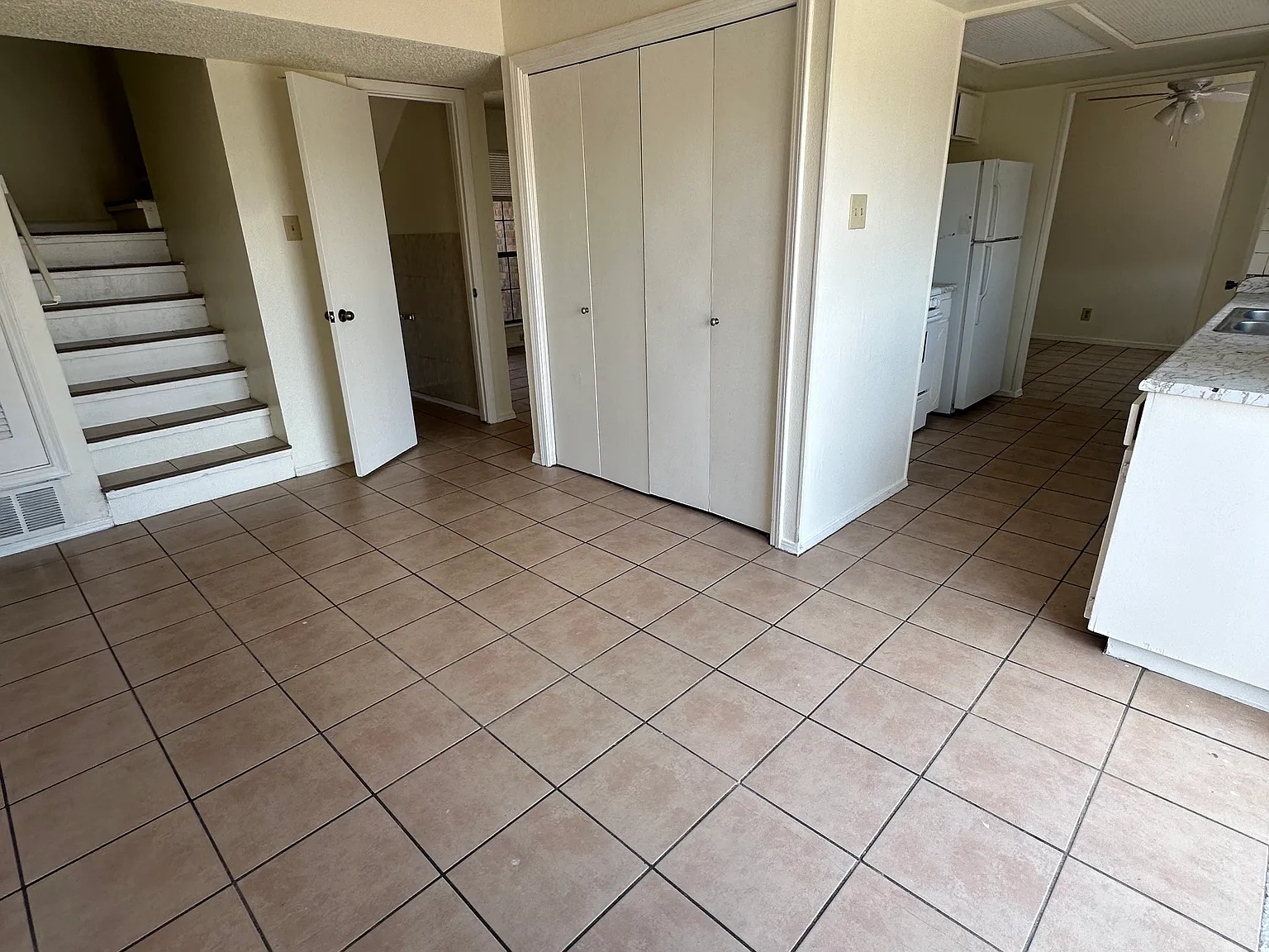 3 bed, 2.5 bath, 1454 sqft, $1,600 — Photo 1