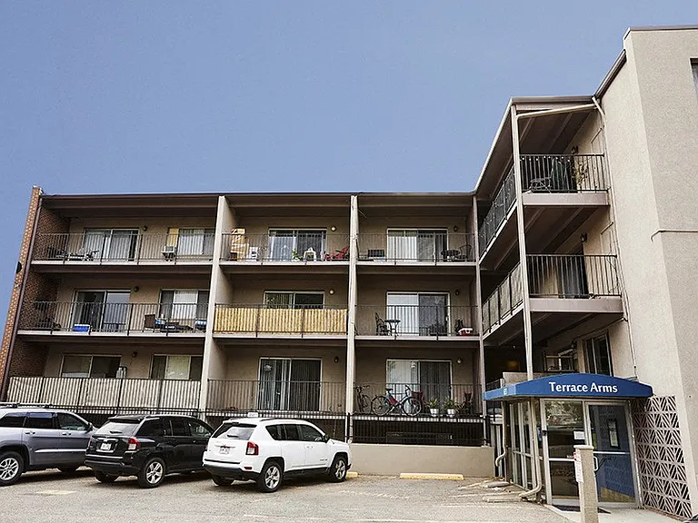Terrace Arms Apartments — Photo 10