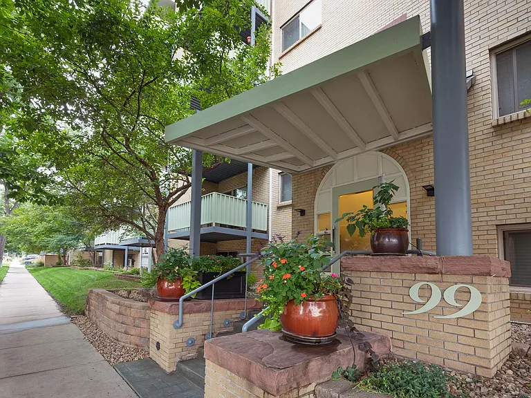 La Fonda Apartments — Photo 2
