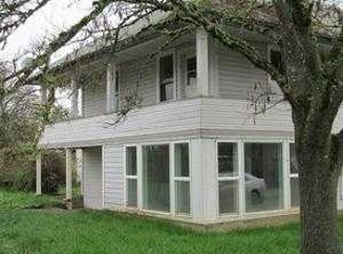 411 Maple St, Riddle, OR 97469