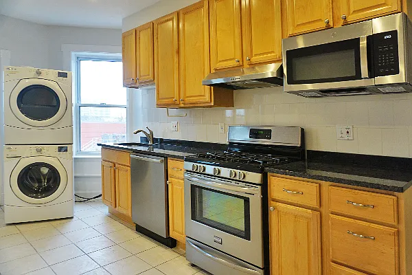 Photo 1 of 13 - 27 Lambert St #3 - Cambridge, MA Primary Photo - 27 Lambert St #3