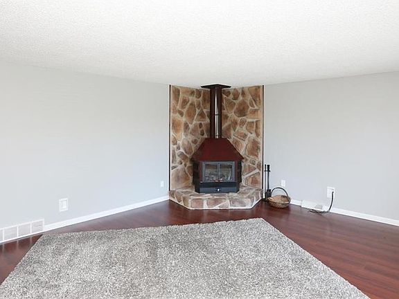 4th image of 174 Castlewood Dr