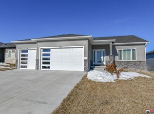 810 Hickory Hill Ln, Lincoln, NE 68521
