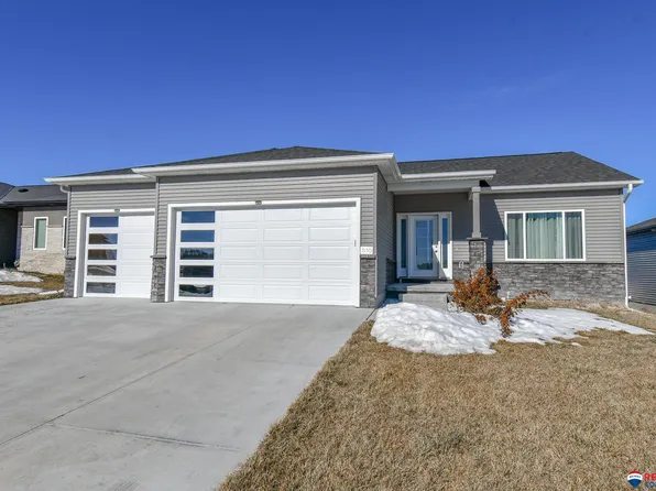 810 Hickory Hill Ln, Lincoln, NE 68521