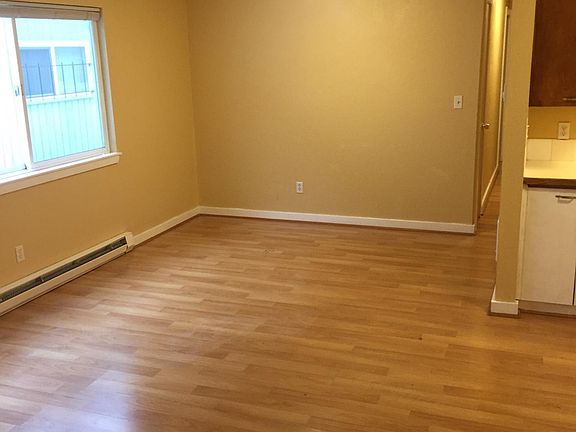 2nd image of 422 N I St APT 4