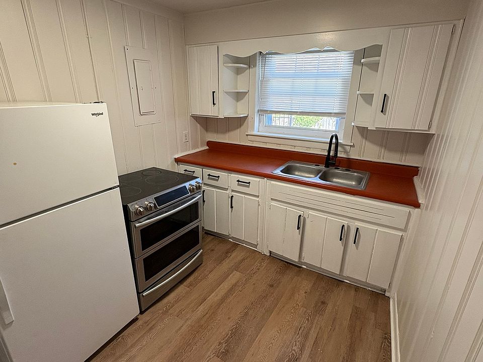 1st image of 2126 15th Ave N APT 103