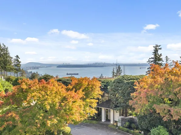 5401 W Vista Ct, Coquitlam, BC V3J 6W1