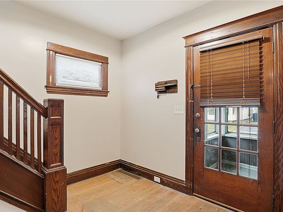 4th image of 148 Dove St