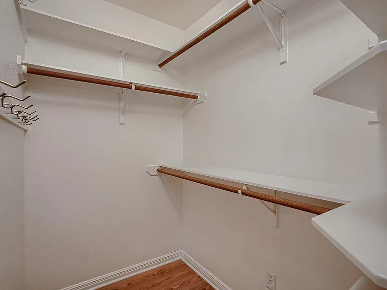 7685 Northcross Dr #323 — Photo 13
