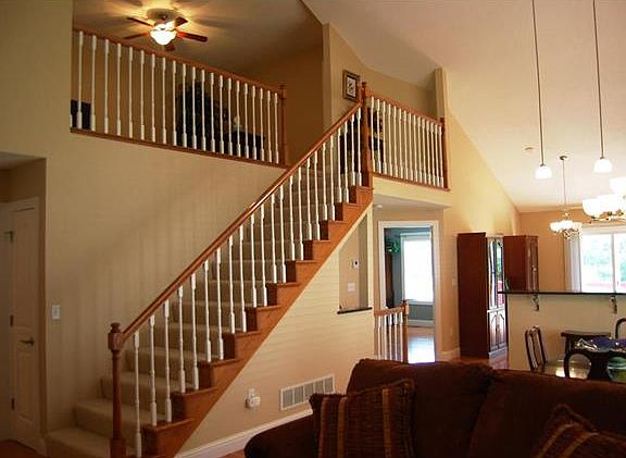 4th image of 980 University Dr #B