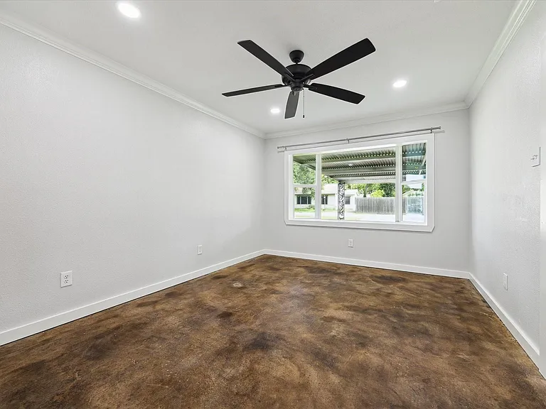 522 Barkley St — Photo 14